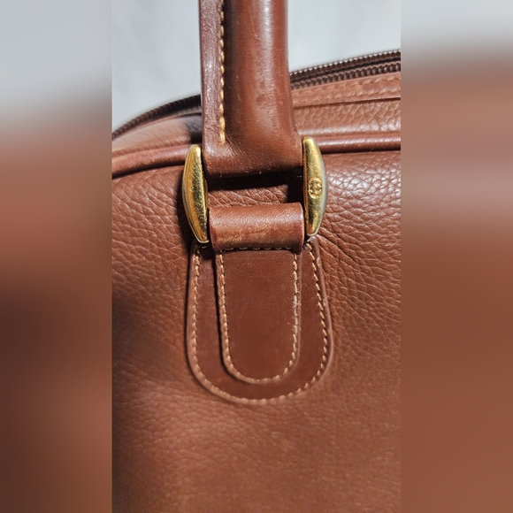 Gucci Square Boston handbag. Minor tarnishing on hardware. Wear under handles - Picture 16 of 16